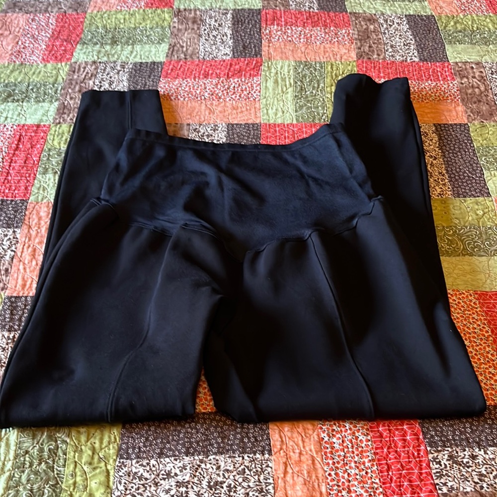 Old navy maternity stretchy crop pants like the stevie